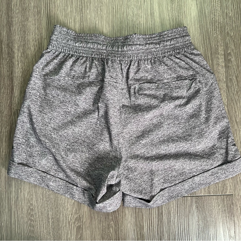 Lululemon Spring Break Away Short - Picture 2 of 4